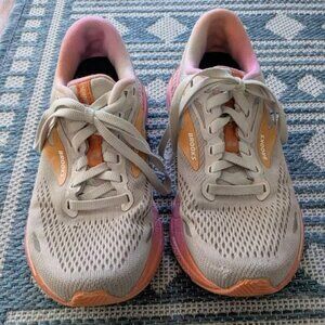 Women's Size 6 Brooks Adrenaline GTS 23 Running Shoes